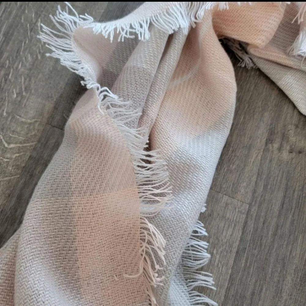 BCBG Girls plaid scarf NWOT